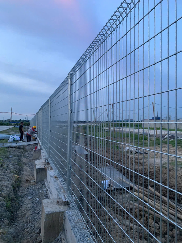 Hàng rào gập tam giác 2 đầu - Lưới Thép ATN Steel - Công Ty TNHH Lưới Thép ATN Steel